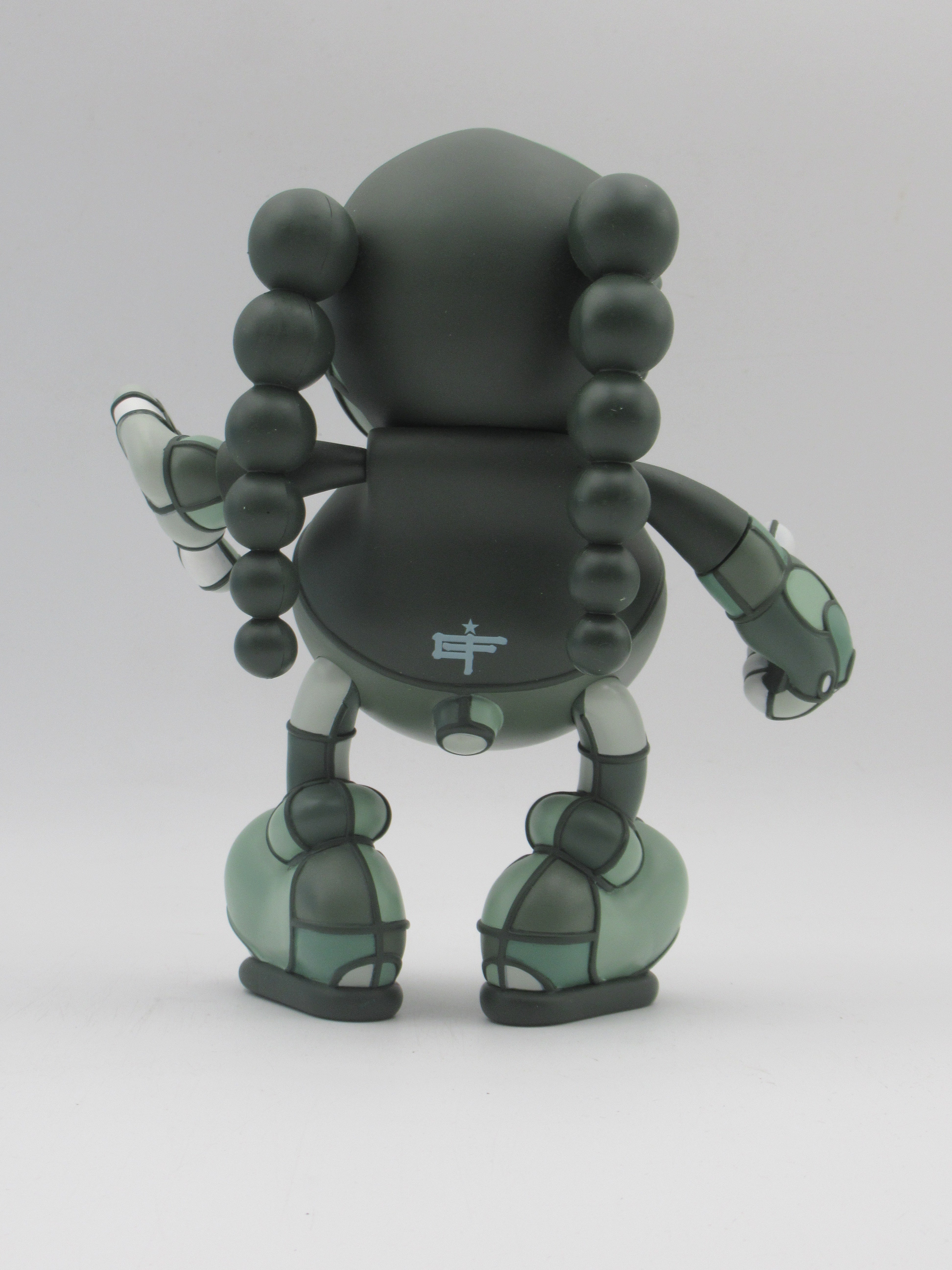 KON ARTIS Green 8" Vinyl Figure - David Flores x Kidrobot (2006) Designer Urban Art Toy